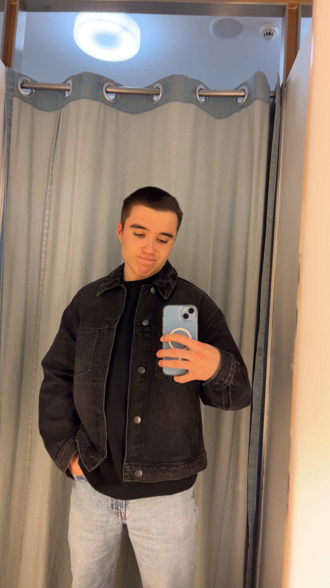 Portrait of Maarten Ceulemans in a black denim jacket